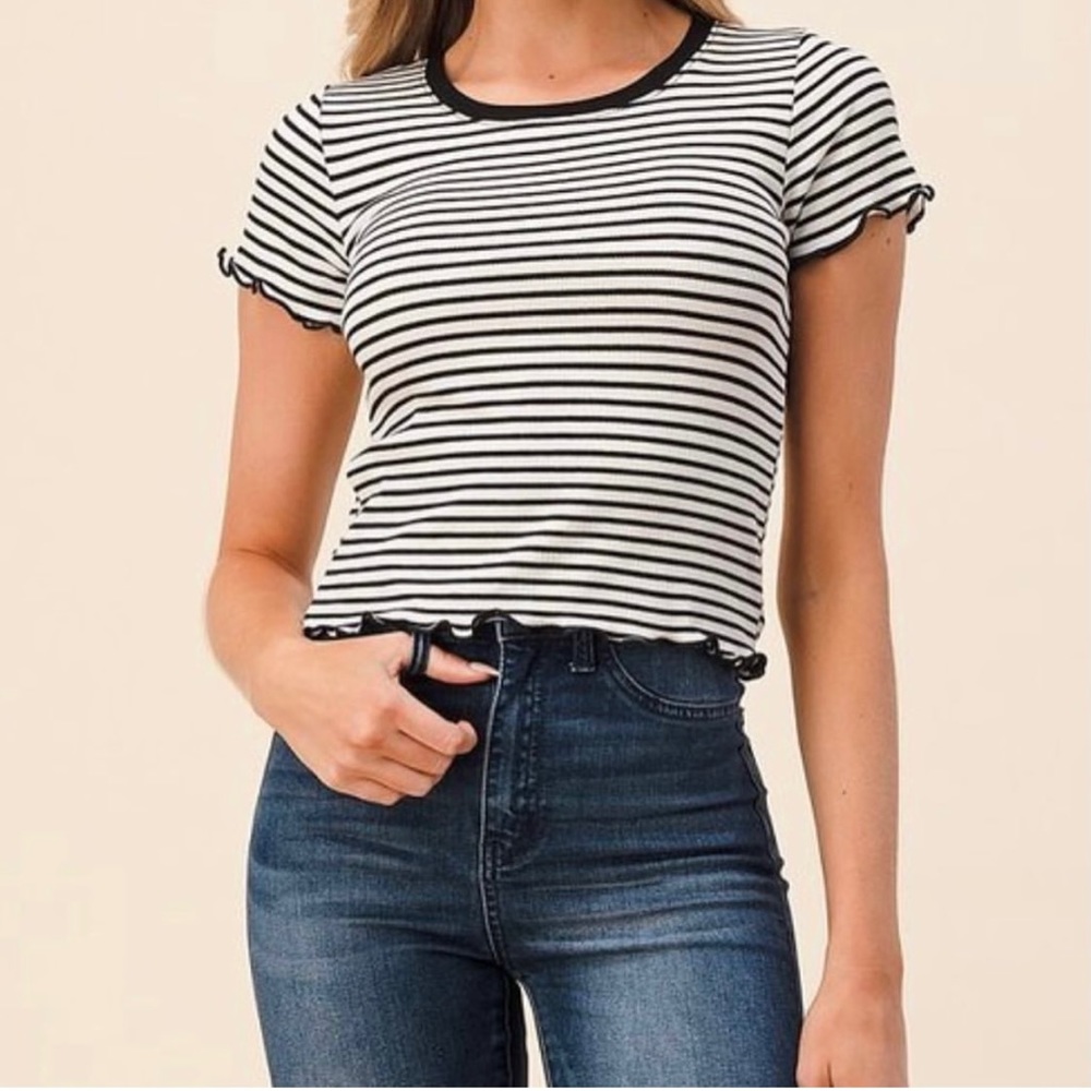 Basic Black‎ and White Striped T-Shirt